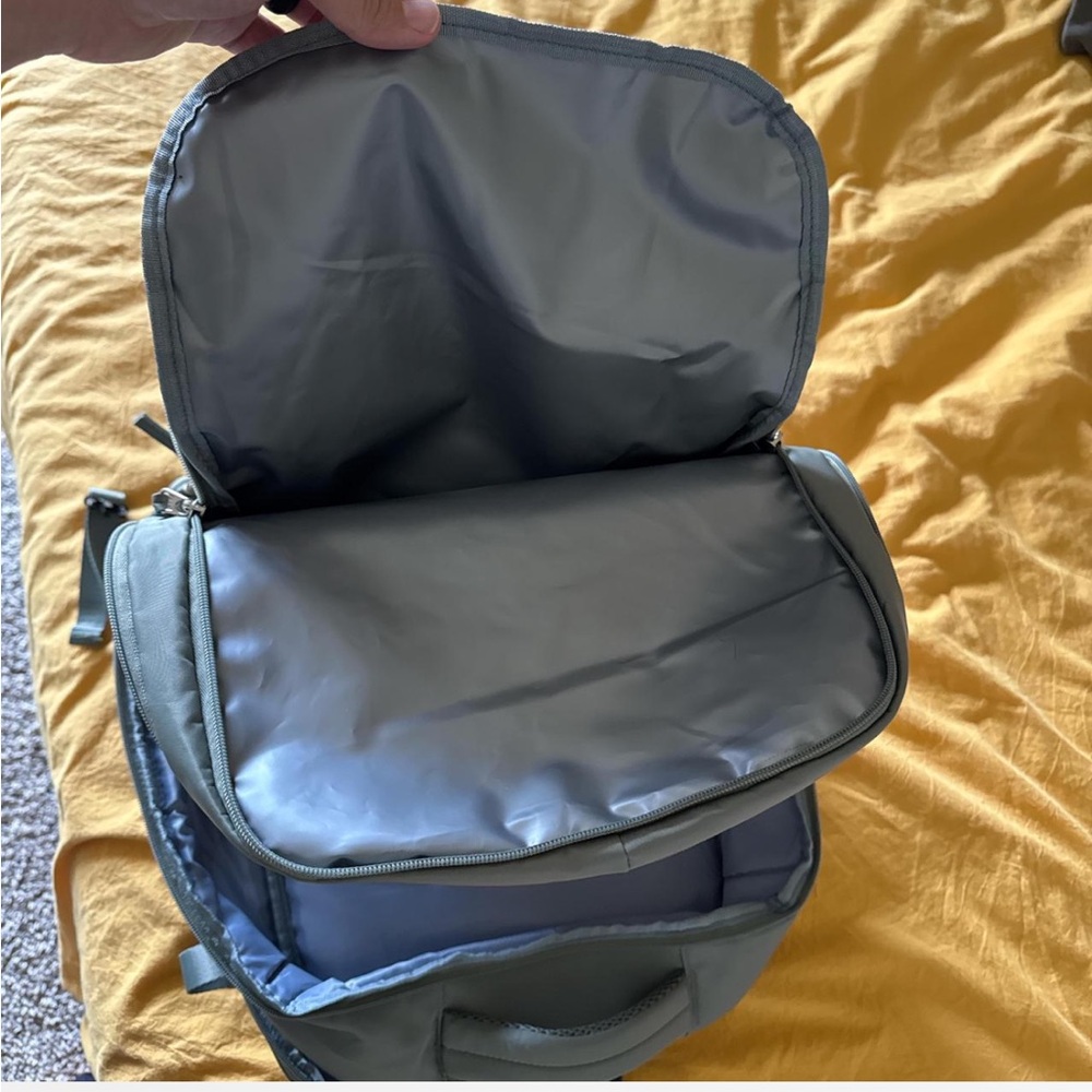 Mens green gray weekend travel backpack - Picture 7 of 8